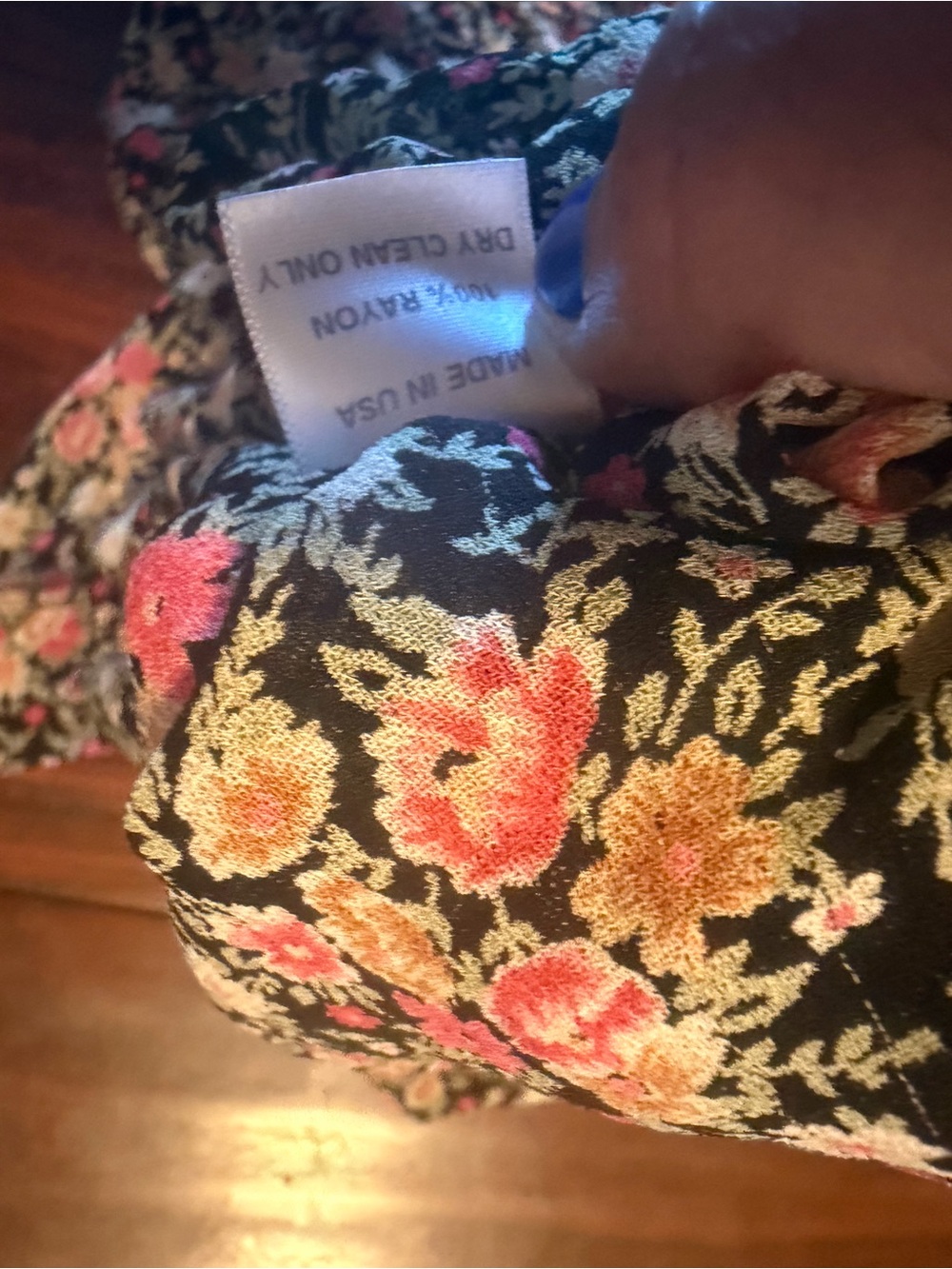 Free People Black Floral open Tunic with Pink & White Blossoms 100% Rayon Sz M - Picture 6 of 9